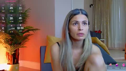 AVRILL CYRUX online show from January 19, 8:40 am