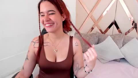 Avril  online show from February 6, 11:57 am