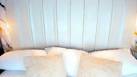 Avy  online show from October 10, 11:42 am