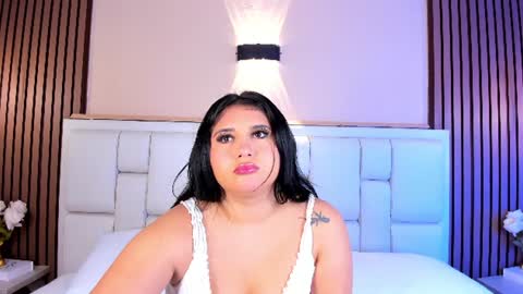 Snapshot of avymilton chatting on June 25, 11:37 am Avy online show from June 25, 11:37 am