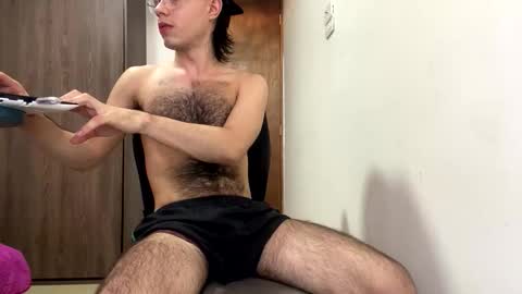 AndrewXxl independent online show from December 13, 10:37 pm