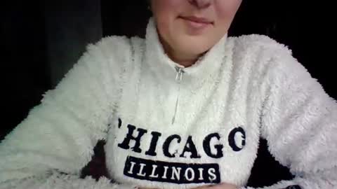 Snapshot of awesomeladyy chatting on December 28, 10:14 am awesomeladyy online show from December 28, 10:14 am