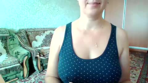 Snapshot of awesomeladyy chatting on October 5, 8:12 am awesomeladyy online show from October 5, 8:12 am