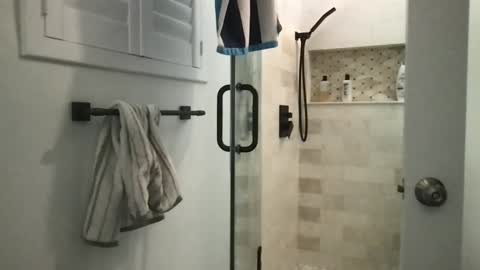 Snapshot of awwwliver chatting on December 27, 7:51 am Uncut hunk 28yo online show from December 27, 7:51 am