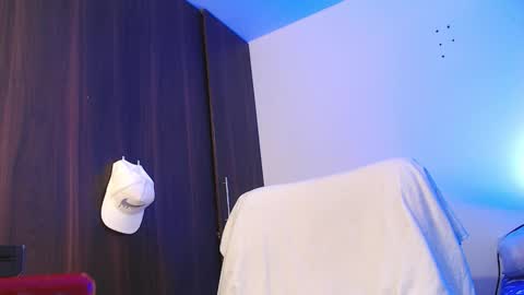 Independiente Model online show from November 8, 12:16 pm