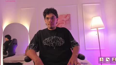 Snapshot of axel_creed chatting on February 22, 2:45 am Yooung King online show from February 22, 2:45 am