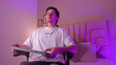 Snapshot of axel_creed chatting on March 2, 11:50 am Yooung King online show from March 2, 11:50 am