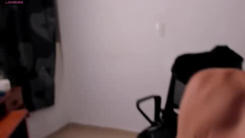 axel davis  online show from November 18, 9:03 am