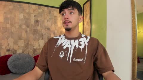 Snapshot of axel_draven chatting on March 31, 12:16 pm axel_draven online show from March 31, 12:16 pm