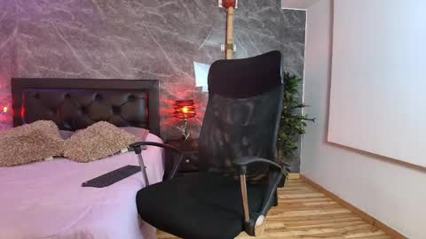 Snapshot of axel_draven chatting on April 11, 12:09 pm axel_draven online show from April 11, 12:09 pm