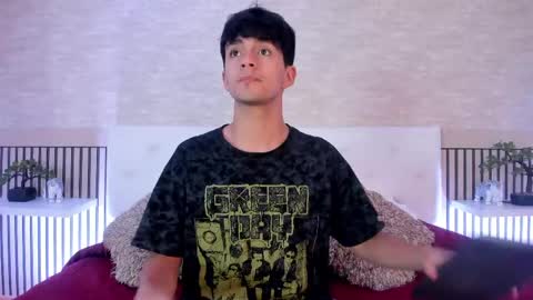 Snapshot of axel_draven chatting on April 20, 12:30 pm axel_draven online show from April 20, 12:30 pm