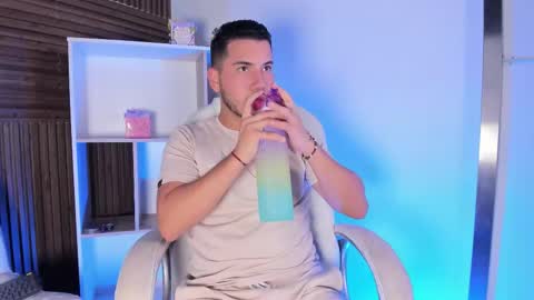 axel_grey_ online show from October 29, 12:18 pm