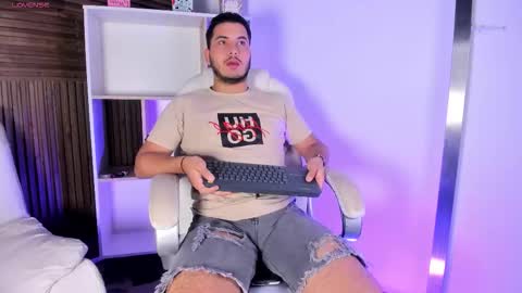 axel_grey_ online show from November 12, 12:16 pm