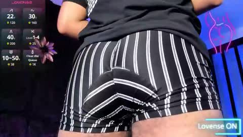 axel_grey_ online show from December 14, 1:05 pm