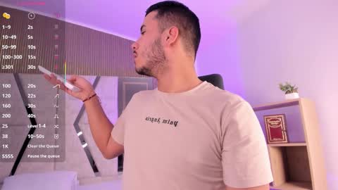 Snapshot of axel_grey_ chatting on January 8, 12:29 pm axel_grey_ online show from January 8, 12:29 pm