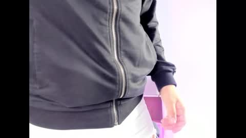 Snapshot of axel_grey_ chatting on January 13, 12:10 pm axel_grey_ online show from January 13, 12:10 pm