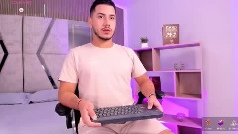 Snapshot of axel_grey_ chatting on January 16, 12:20 pm axel_grey_ online show from January 16, 12:20 pm