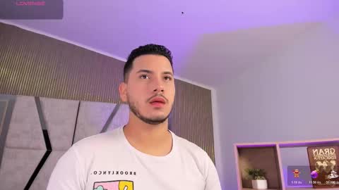 Snapshot of axel_grey_ chatting on February 3, 12:21 pm axel_grey_ online show from February 3, 12:21 pm