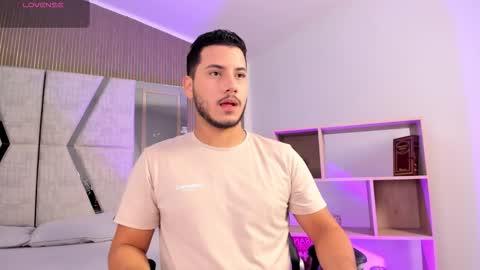 Snapshot of axel_grey_ chatting on February 17, 12:45 pm axel_grey_ online show from February 17, 12:45 pm