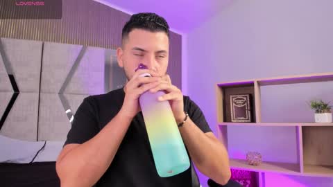 Snapshot of axel_grey_ chatting on February 22, 12:36 pm axel_grey_ online show from February 22, 12:36 pm