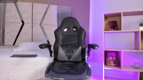 Snapshot of axel_grey_ chatting on February 27, 1:11 pm axel_grey_ online show from February 27, 1:11 pm