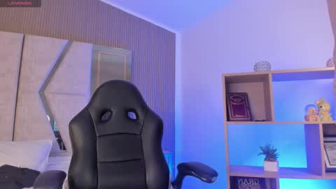 Snapshot of axel_grey_ chatting on March 18, 12:30 pm axel_grey_ online show from March 18, 12:30 pm