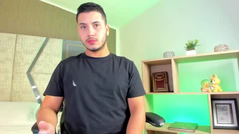 Snapshot of axel_grey_ chatting on March 25, 12:33 pm axel_grey_ online show from March 25, 12:33 pm