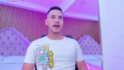 Snapshot of axel_grey_ chatting on March 28, 5:29 am axel_grey_ online show from March 28, 5:29 am