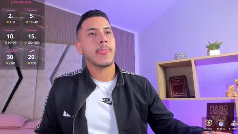 Snapshot of axel_grey_ chatting on March 30, 12:39 pm axel_grey_ online show from March 30, 12:39 pm