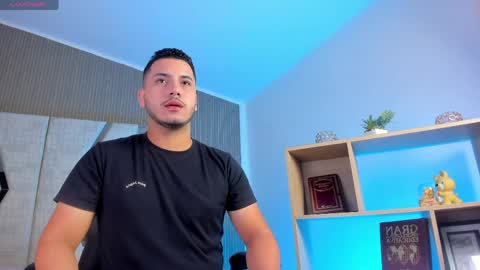 Snapshot of axel_grey_ chatting on March 31, 12:27 pm axel_grey_ online show from March 31, 12:27 pm
