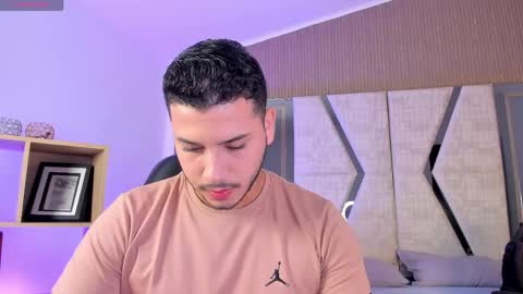 Snapshot of axel_grey_ chatting on April 12, 12:32 pm axel_grey_ online show from April 12, 12:32 pm