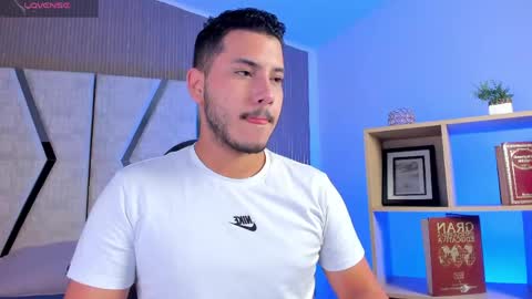 Snapshot of axel_grey_ chatting on April 16, 12:50 pm axel_grey_ online show from April 16, 12:50 pm