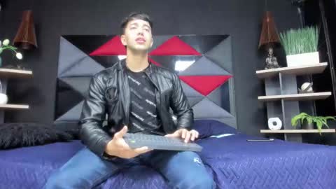 Snapshot of axel_hendrick chatting on February 3, 11:26 am axel_hendrick online show from February 3, 11:26 am