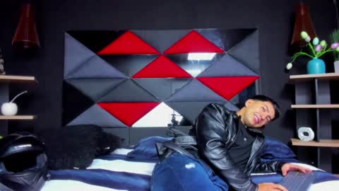 Snapshot of axel_hendrick chatting on February 12, 11:27 am axel_hendrick online show from February 12, 11:27 am