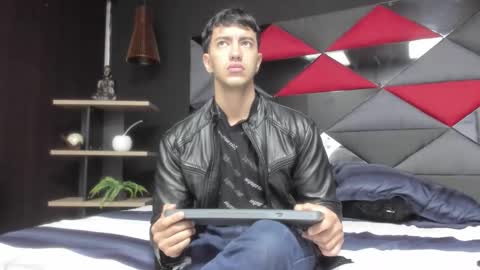 Snapshot of axel_hendrick chatting on February 14, 11:29 am axel_hendrick online show from February 14, 11:29 am