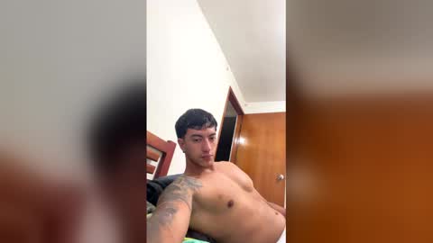 Snapshot of axel_hendrick chatting on February 25, 3:27 am axel_hendrick online show from February 25, 3:27 am