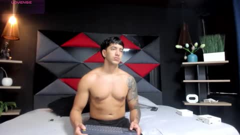 axel_hendrick online show from March 3, 12:33 pm