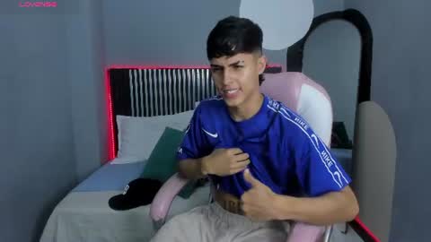 Snapshot of axel_mendoza_ chatting on June 26, 8:24 pm A X E L online show from June 26, 8:24 pm