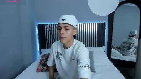Snapshot of axel_mendoza_ chatting on July 18, 8:01 pm A X E L online show from July 18, 8:01 pm