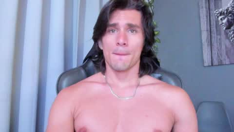 Snapshot of axel_owen chatting on December 9, 8:54 pm Axel online show from December 9, 8:54 pm