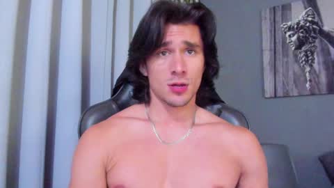 Snapshot of axel_owen chatting on December 12, 12:16 am Axel online show from December 12, 12:16 am