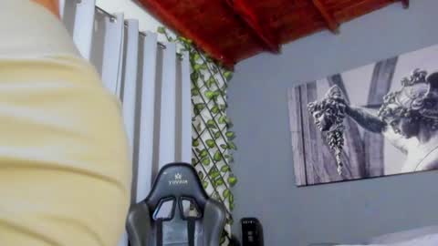 Snapshot of axel_owen chatting on January 5, 1:35 am Axel online show from January 5, 1:35 am