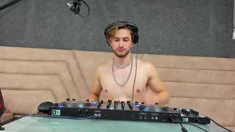 Snapshot of axel_porn_ chatting on April 9, 6:02 pm Axel online show from April 9, 6:02 pm