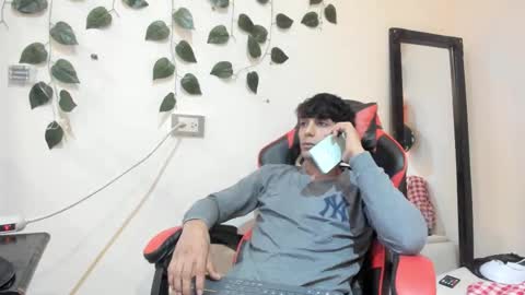 axel_rosse2 online show from November 2, 9:39 pm