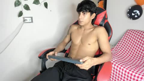 axel_rosse2 online show from November 7, 10:10 pm