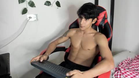 axel_rosse2 online show from November 24, 10:53 pm