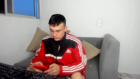 axel_smith10 online show from April 4, 10:46 am