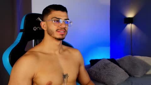Snapshot of axel_stein03 chatting on February 1, 12:40 am axel stein NEW ACCOUNT online show from February 1, 12:40 am
