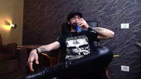 Snapshot of axelcolton chatting on January 11, 10:31 am AxelColton online show from January 11, 10:31 am