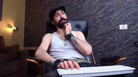 Snapshot of axelcolton chatting on January 12, 11:26 am AxelColton online show from January 12, 11:26 am